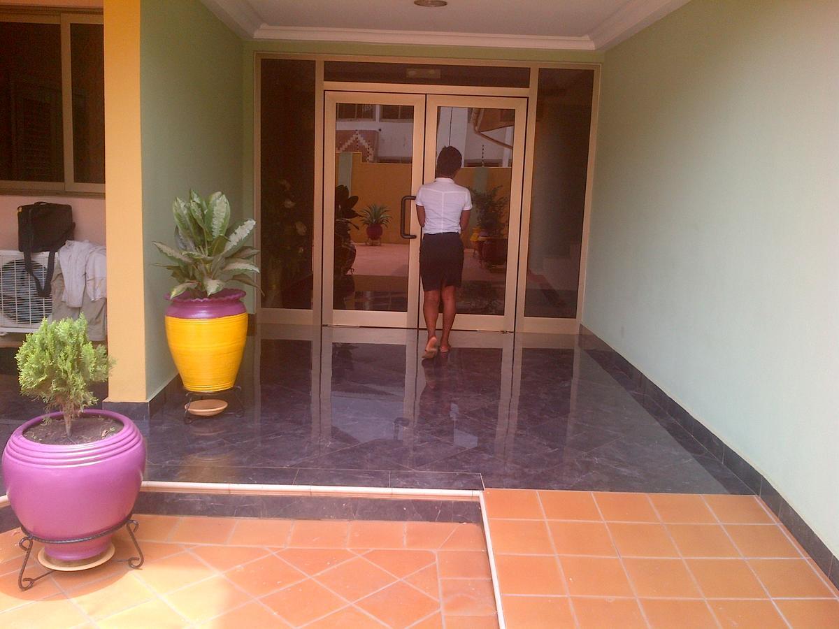 Ruby Kay Hotel Ogbodjo 外观 照片